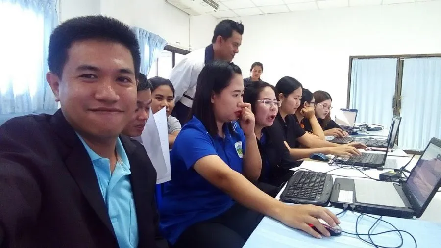 บรรยากาศการอบรมใช้งานเว็บไซต์ร่วมกับเจ้าหน้าที่